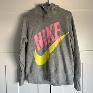 Women’s Nike sweatshirt!!